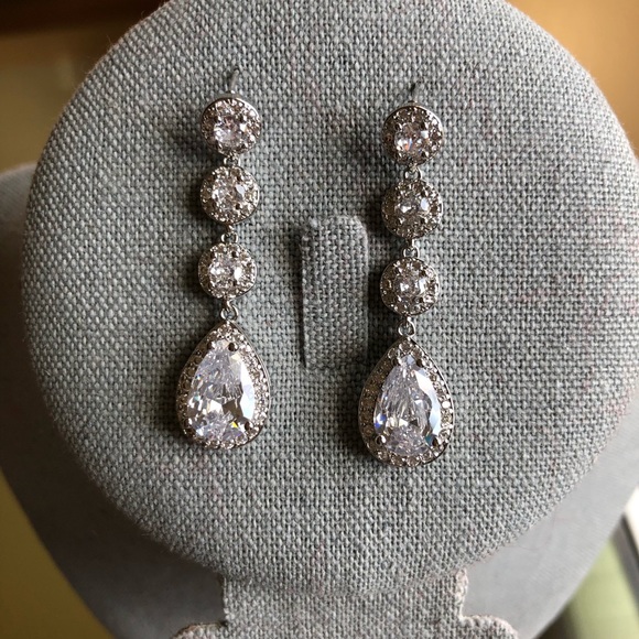 Water Drop Shaped Dangle Earrings Simulated Diamonds White Gold Plated - Picture 5 of 6